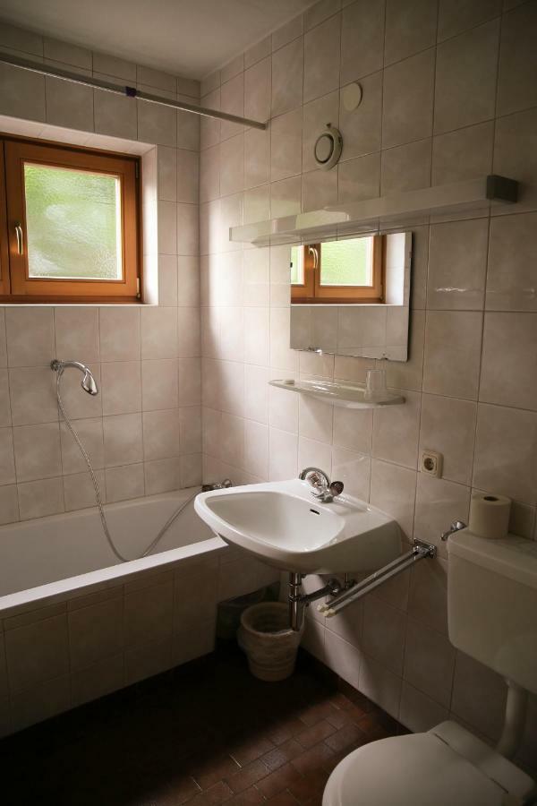 Hotel Schwarzer Adler 2*